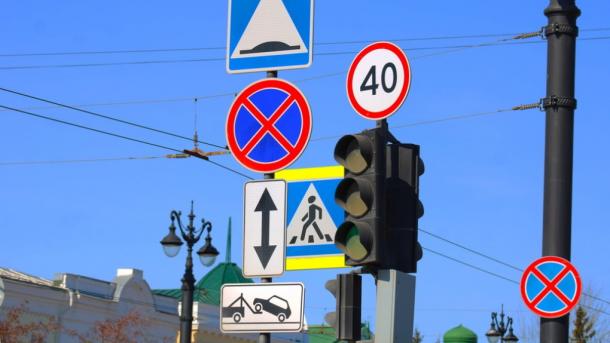 Светофор у школы на улице Русской вернут после требования мэра