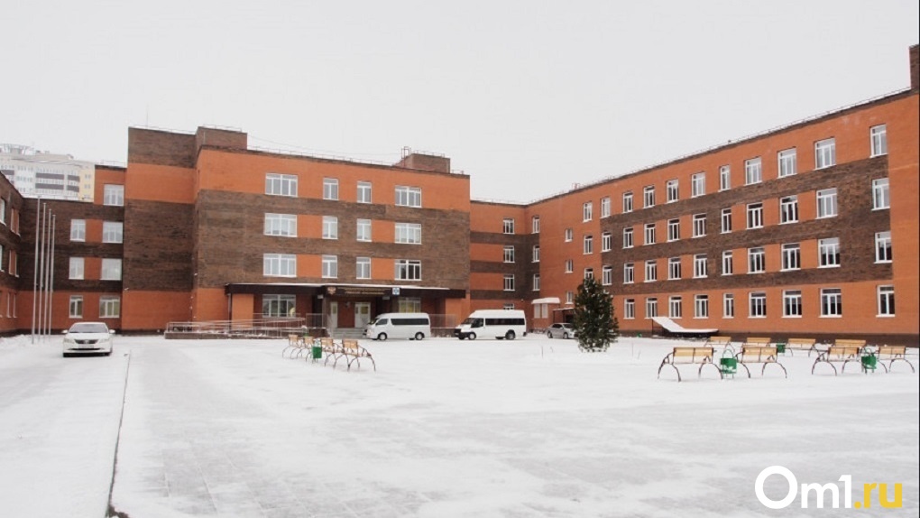 Рекордное количество школ и больниц построят в Новосибирской области в 2022 году