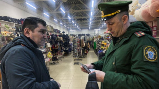 Мигрантов-уклонистов ищут в ТЦ в Новосибирске