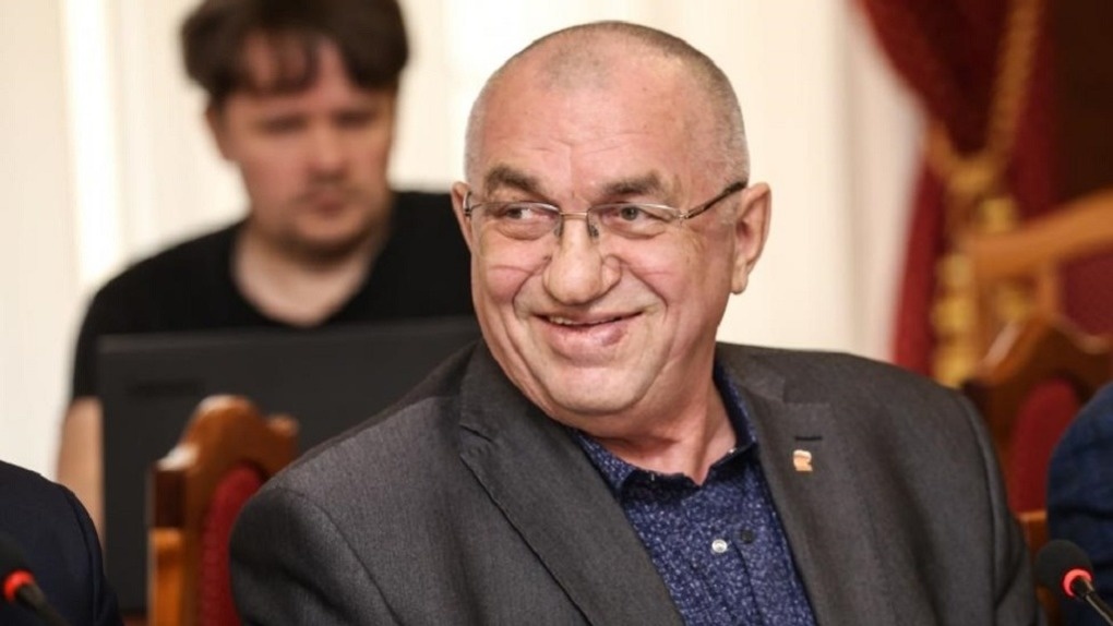 Депутат принёс ЛГБТ-литературу на сессию Заксобрания Новосибирской области