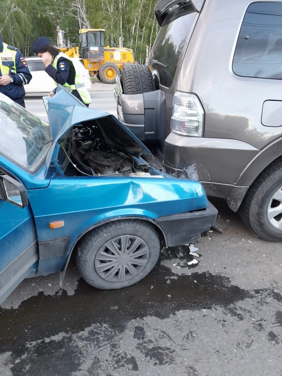 В Омске водитель ВАЗ-21099 умер сразу после того, как врезался в дорогой  внедорожник | 02.06.2022 | Омск - БезФормата