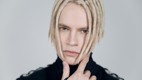 Символ современной России? Кто такой SHAMAN и в чём секрет его успеха