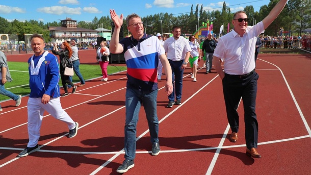 Губернатор Омской области Бурков открыл праздник «Королева спорта – 2022»