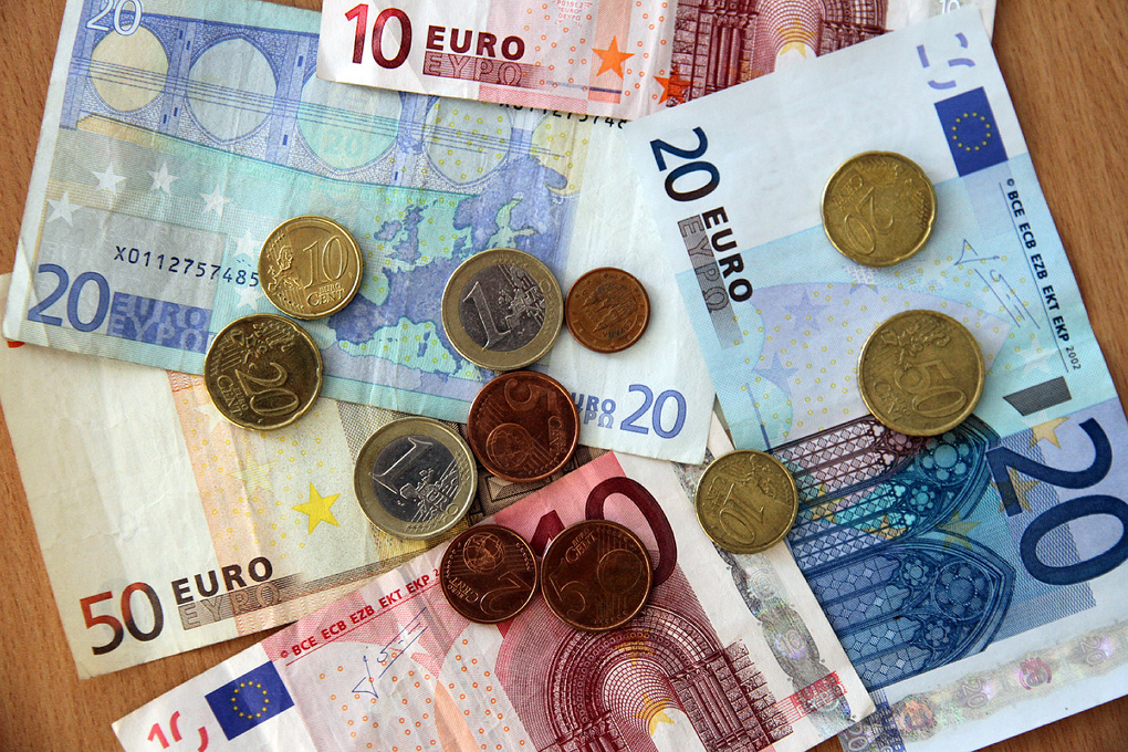 Какой сейчас евро. Евро валюта. Евро в рубли. Европейские деньги. Евро фото.