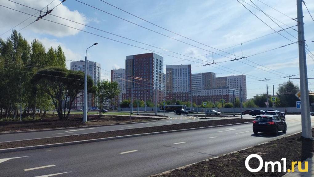 На крупной автомагистрали Левобережья в Омске меняют работу светофоров. Как будем ездить?