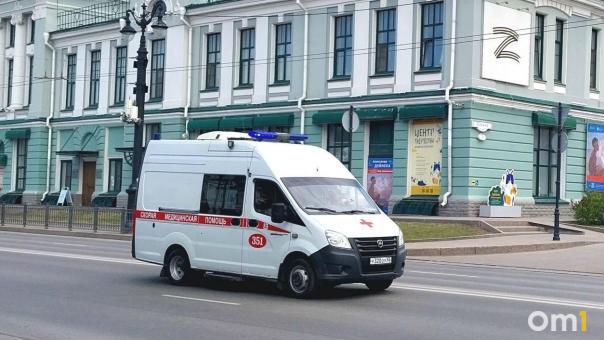 На майских выходных омские медики спасали пациента на вертолёте