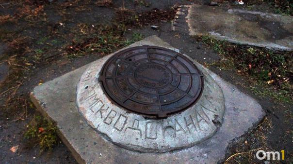 В Омске для спасения от дождя чистят ливнёвки и откачивают воду