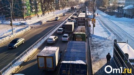 Запрет поворота на Новогоднюю в Новосибирске назвали «сырым решением»