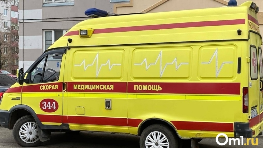 Школьника увезла скорая после жёсткой аварии на трассе под Омском