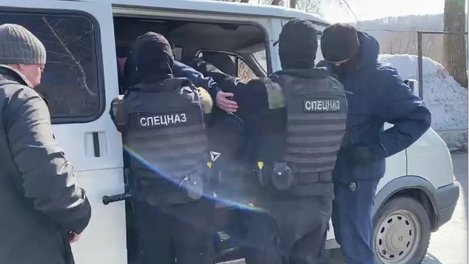 В Новосибирске мужчина создал ячейку АУЕ* в колонии и вымогал деньги для «воровского общака»