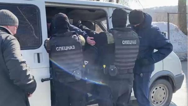 В Новосибирске мужчина создал ячейку АУЕ* в колонии и вымогал деньги для «воровского общака»