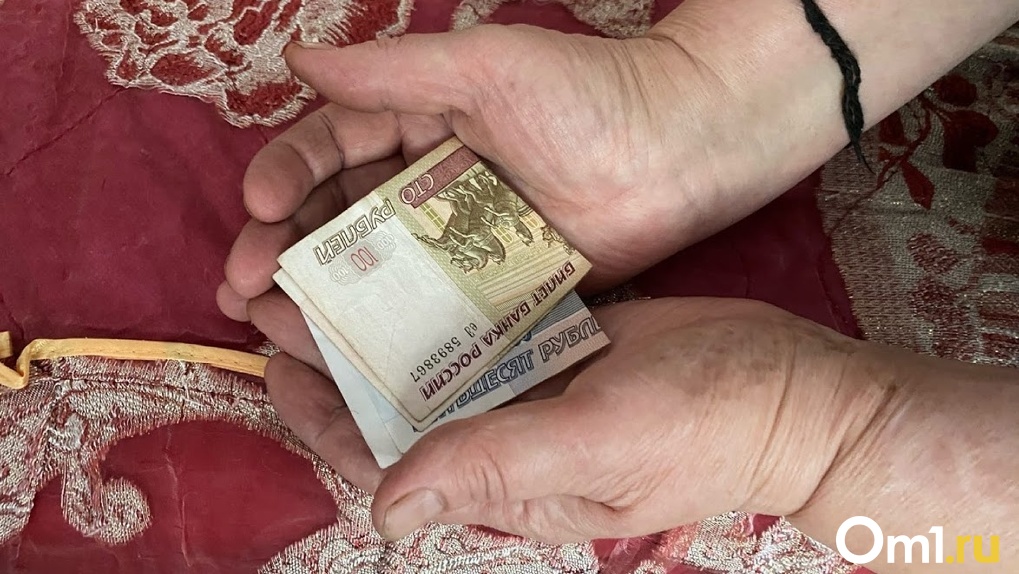 Заходят в дом без приглашения. Омским пенсионерам продают медицинские аппараты за огромные деньги. ВИДЕО