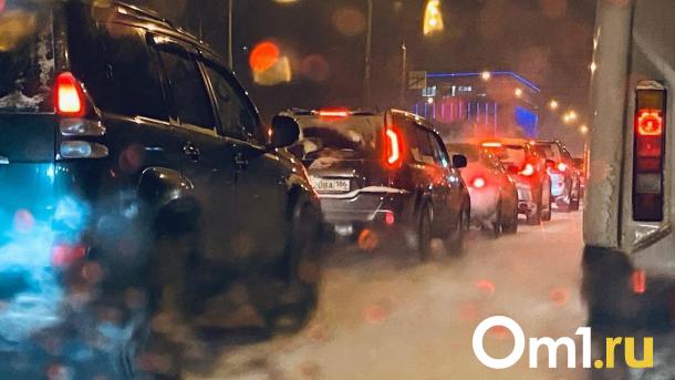 Штормовой ветер и град надвигаются на Омскую область