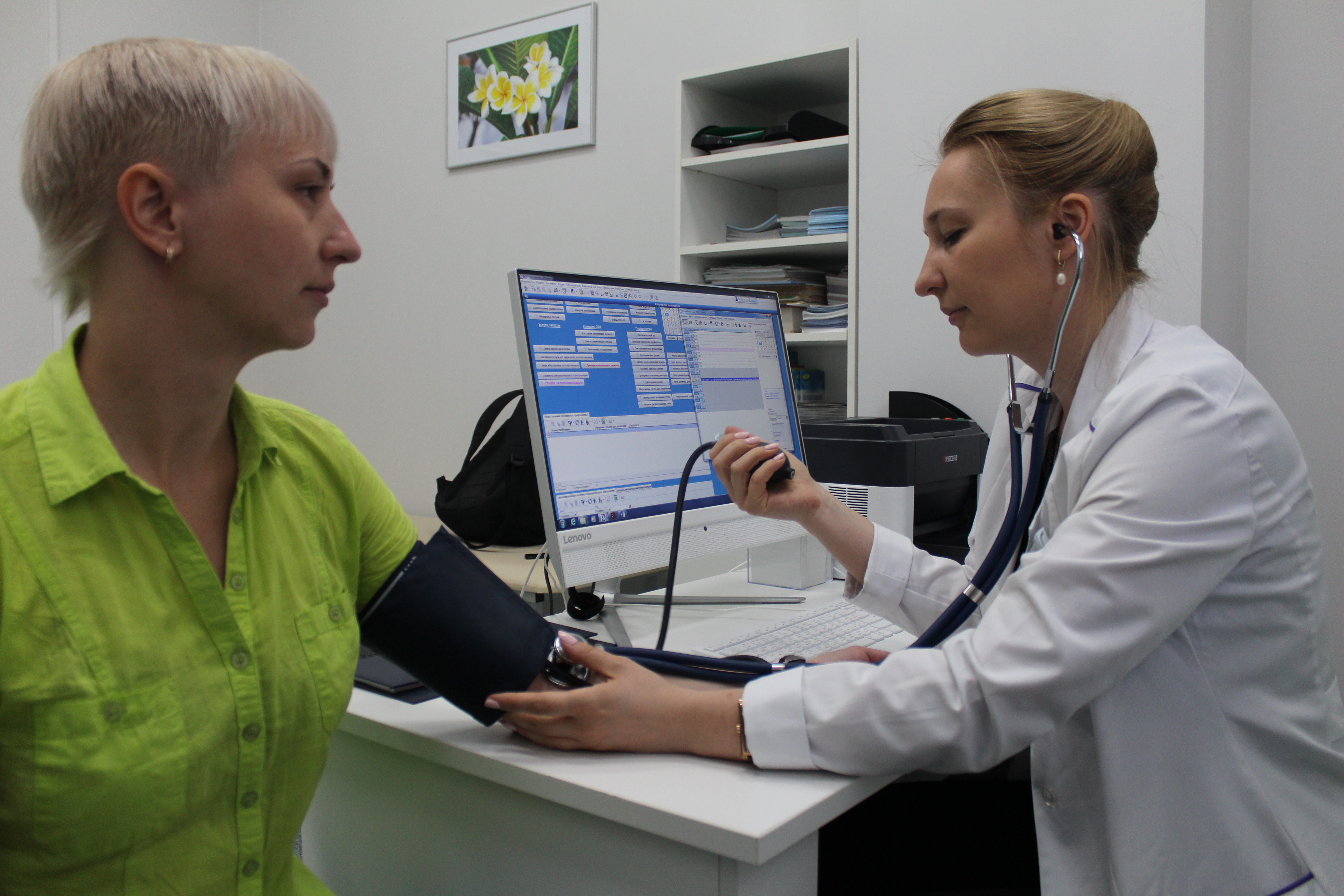 Записаться к врачу новосибирск. 145. Стойка регистратуры. Подтверждение записи к врачу. Приложение к врачу.