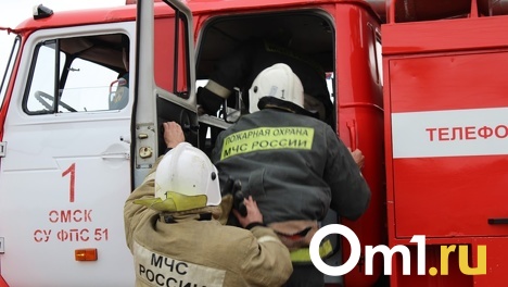 В Омске утром горел торговый киоск