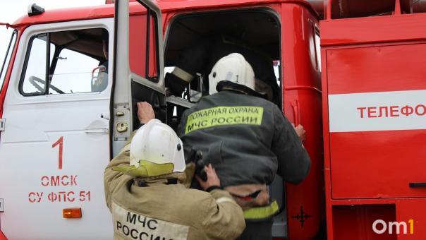 В Омске утром горел торговый киоск