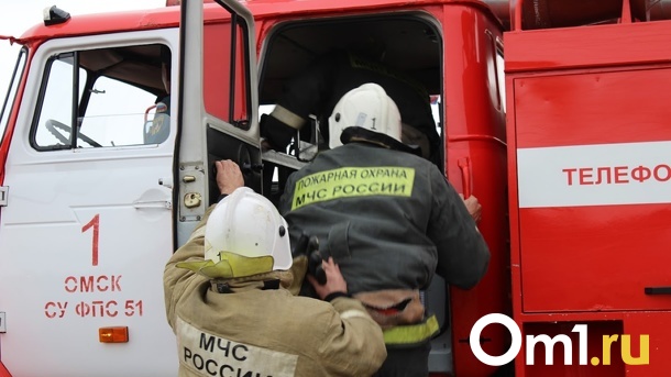 В Омске утром горел торговый киоск