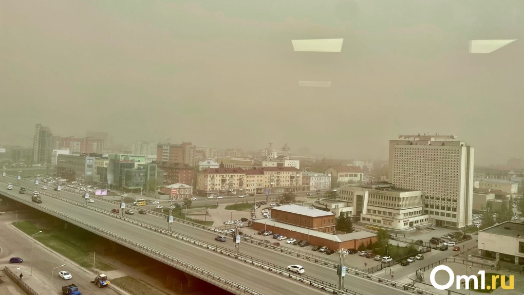 Омск накрыла пыльная разрушающая буря