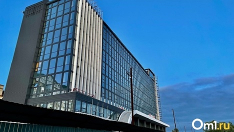 Омский Cosmos Hotel на Иртышской набережной набирает персонал — ВАКАНСИИ