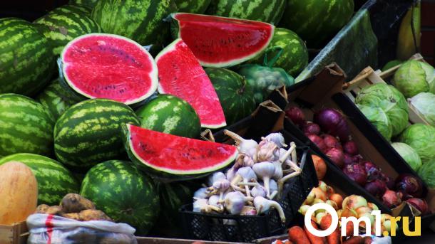 Когда созреют черешня и арбуз? Омичам рассказали, когда лучше покупать летние лакомства