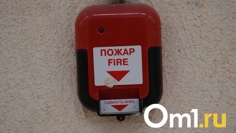 Взорвались газовые баллоны? В Новосибирске загорелся частный дом. ВИДЕО