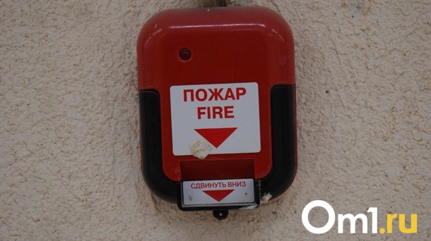 Взорвались газовые баллоны? В Новосибирске загорелся частный дом. ВИДЕО