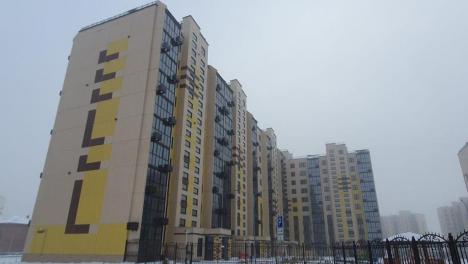 В Омске ввели в эксплуатацию многоэтажку с пятью лифтами