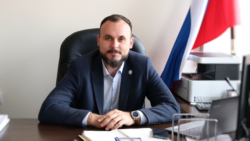 Директором самой большой школы в Новосибирске стал 37-летний Александр Ситников