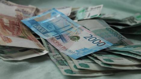 Опрос ВТБ: на что копят российские семьи