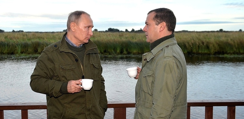 Ловили рыбу, ели уху: Владимир Путин и Дмитрий Медведев провели совместные выходные в Новгородской области