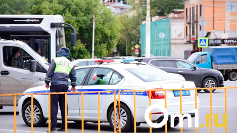Два автомобиля столкнулись на Красном проспекте в Новосибирске. ВИДЕО