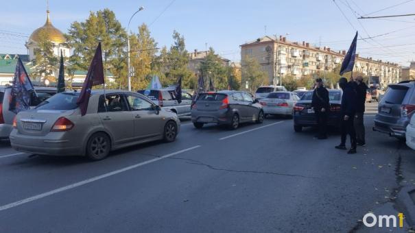 ЧВК «Вагнер» проводят автопробег в память о Пригожине в Новосибирске