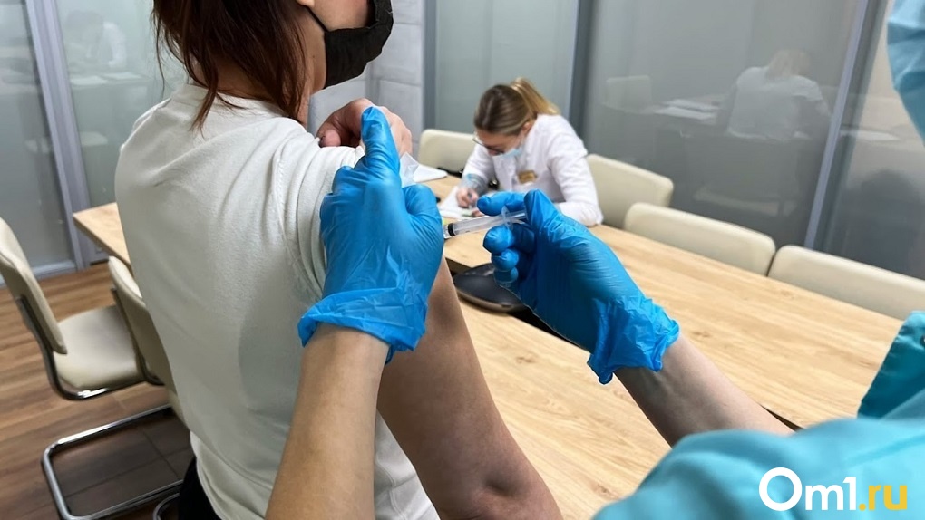 Защиту от ковида мощнее вакцинации назвала биолог новосибирцам