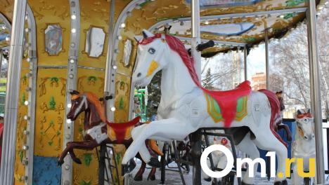 Погода против веселья — в Омске временно закрыли аттракционы