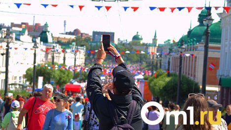 Парад национальностей и спорт: омичи отпраздновали День России