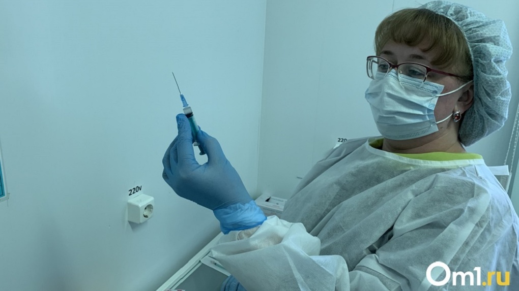 В гипермаркете Первомайского района Новосибирска открыли временный пункт вакцинации от коронавируса