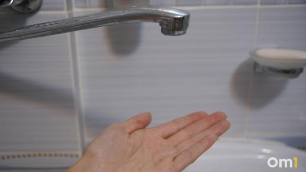 В Омске на нескольких улицах отключат воду и пожарные гидранты