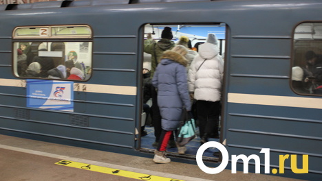 Сотни новосибирцев ринулись в метро после обрушившейся на город метели