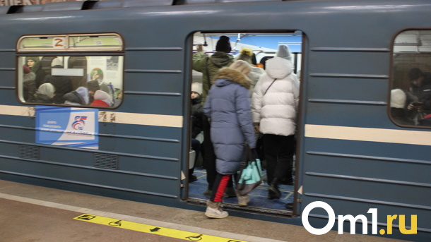 Сотни новосибирцев ринулись в метро после обрушившейся на город метели
