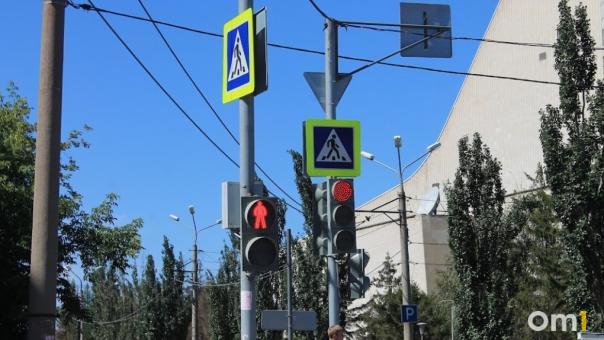 В Омске к октябрю появятся новые светофоры за 36 миллионов рублей