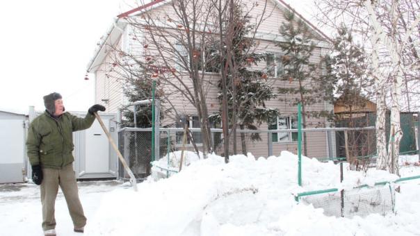 Омичам грозит штраф за снег около частных домов
