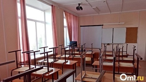 С длинных выходных вышли не все: в Омске школьников частично отправляют на карантин