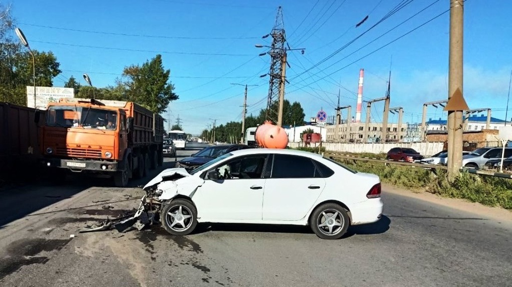 Пожилой омич погиб, выезжая со двора