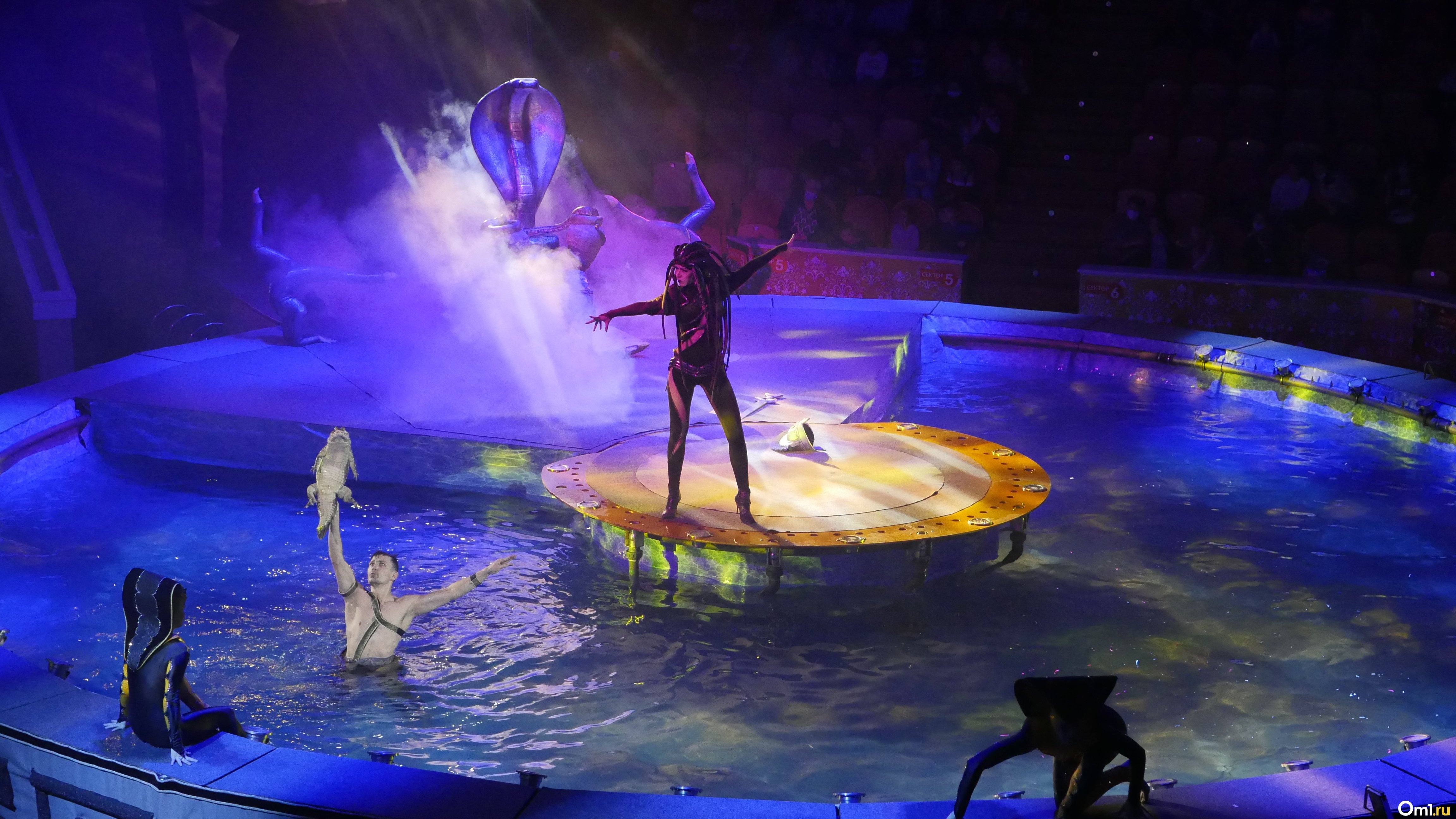Цирк на воде ульяновск 2024. Цирк на воде мюзикл Одиссея. Шоу на воде Одиссея.
