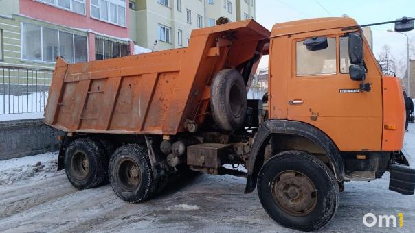 Омские полицейские устроили погоню со стрельбой за «пьяным КАМАЗом»