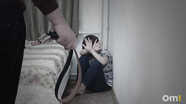 Полуголый спрыгивал с балкона: как 6-летний новосибирец спасался от родителей-тиранов накануне убийства