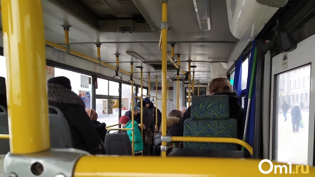 В Омской области ищут пассажиров автобуса, которые ехали рядом с заразившимся коронавирусом пенсионером