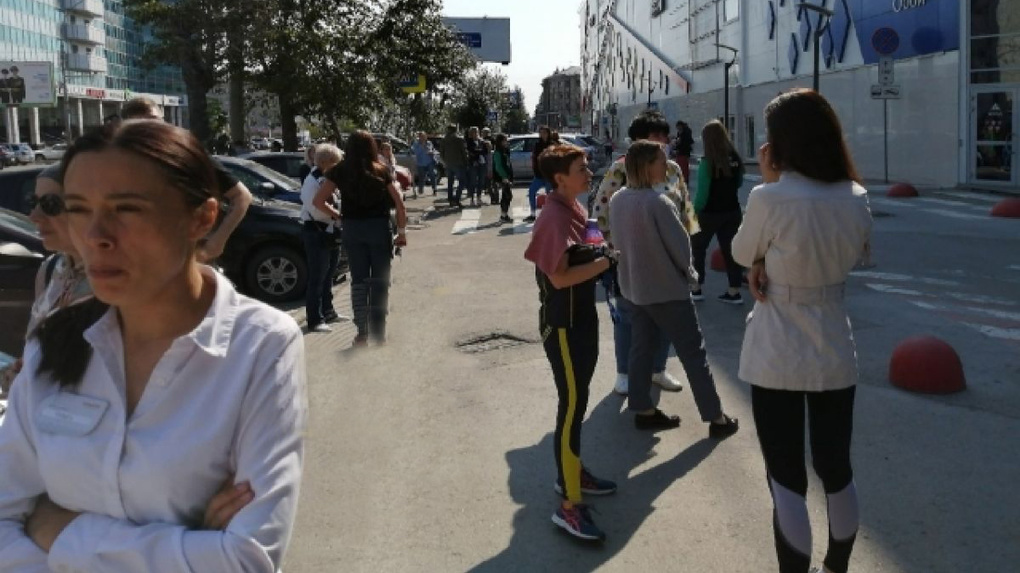 «Угроза взрыва»: посетителей ТЦ «Калейдоскоп» в Новосибирске экстренно эвакуировали