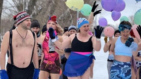 В Омске прошёл забег в купальниках