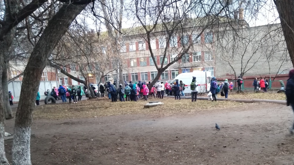 В Омске эвакуировали и оцепили школу №129